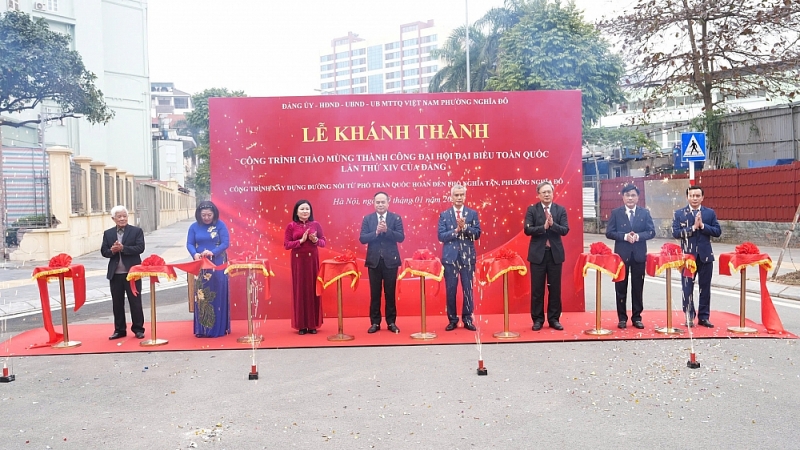 Gắn biển Dự án cải tạo, sửa chữa Công viên Nghĩa Đô Gắn biển Dự án cải tạo, sửa chữa Công viên Nghĩa Đô