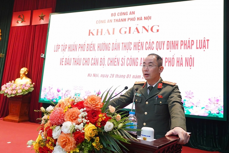 Thượng tá Tạ Quốc Dũng, Trưởng Phòng Hậu cần công bố Quyết định mở lớp tập huấn Thượng tá Tạ Quốc Dũng, Trưởng Phòng Hậu cần công bố Quyết định mở lớp tập huấn