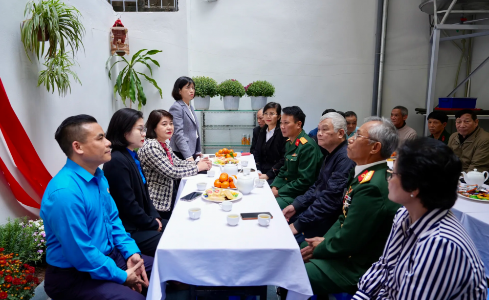 Phó Chủ tịch UBND phường Cầu Giấy Nguyễn Thị Thu Hà phát biểu tại buổi lễ. Phó Chủ tịch UBND phường Cầu Giấy Nguyễn Thị Thu Hà phát biểu tại buổi lễ.