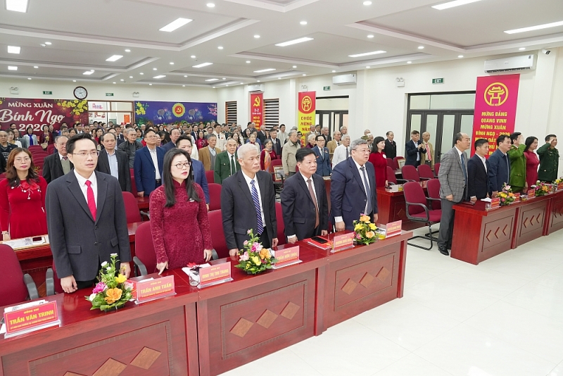 Tấm Huy hiệu Đảng làm cho hình ảnh của Đảng ta đẹp hơn Tấm Huy hiệu Đảng làm cho hình ảnh của Đảng ta đẹp hơn