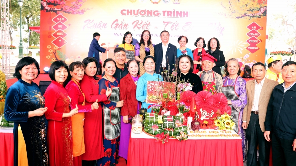 Nghĩa Đô trao 272 suất quà Tết, lan tỏa “Xuân gắn kết - Tết sum vầy” 2026