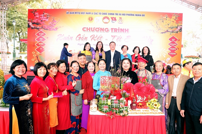 Nghĩa Đô trao 272 suất quà Tết, lan tỏa “Xuân gắn kết - Tết sum vầy” 2026 Nghĩa Đô trao 272 suất quà Tết, lan tỏa “Xuân gắn kết - Tết sum vầy” 2026