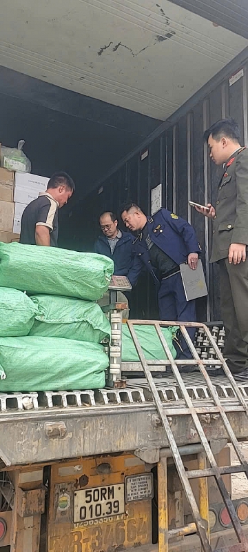 Liên tiếp phát hiện số lượng lớn thực phẩm Liên tiếp phát hiện số lượng lớn thực phẩm