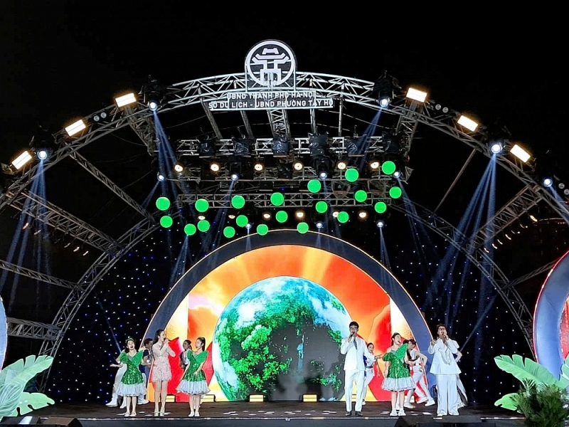 Chương trình ca nhạc tại đêm khai mạc.