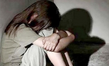 Gạ bé gái sang nhà hàng xóm để giao cấu