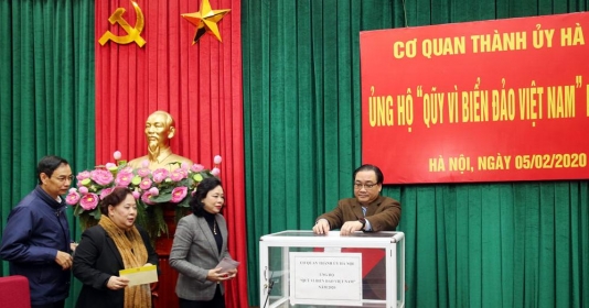 thanh uy ha noi quyen gop ung ho quy vi bien dao viet nam