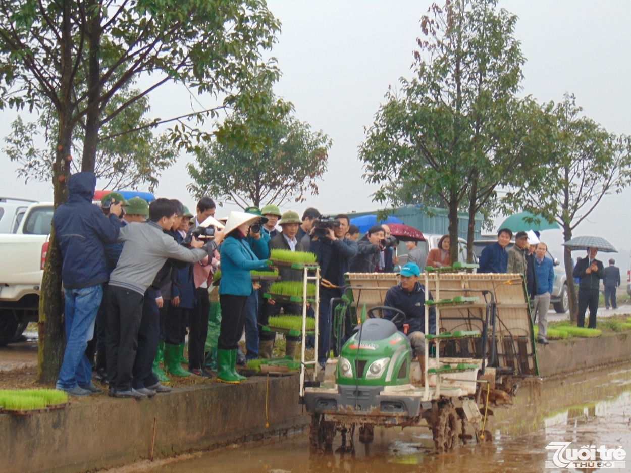 Kiểm tra công tác sản xuất nông nghiệp và phòng chống dịch bệnh tại Thạch Thất