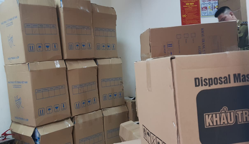 phat hien hang tram nghin khau trang y te duoc chu hang thu gom de ban kiem loi