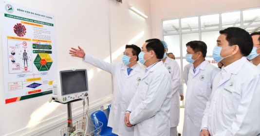 Bí thư Thành ủy Hà Nội Vương Đình Huệ kiểm tra công tác phòng chống Covid-19 và chúc mừng các y, bác sĩ bi thu thanh uy ha noi vuong dinh hue kiem tra cong tac phong chong covid 19 va chuc mung cac y bac si