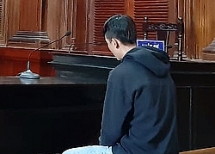 Đi tù vì đăng ảnh bán nude của bạn gái