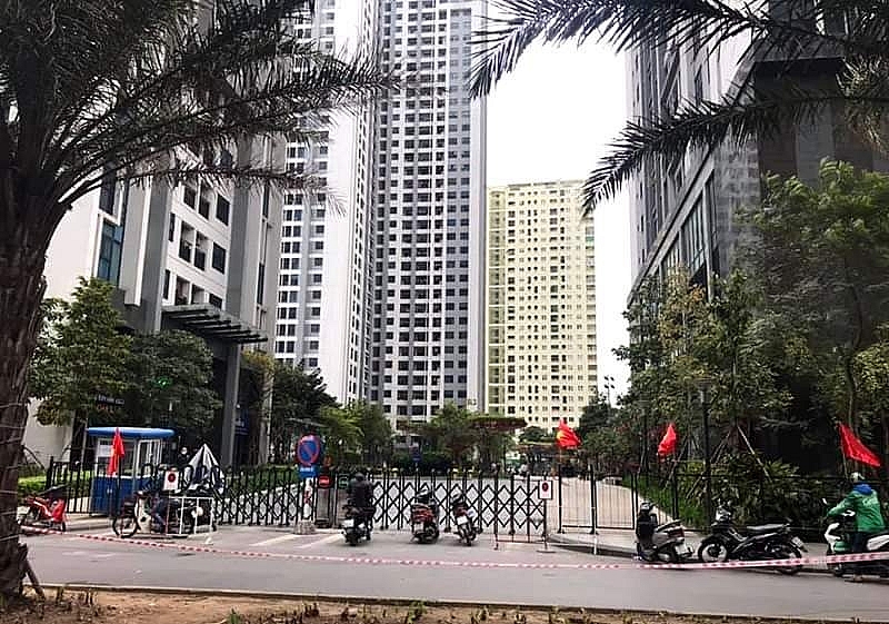 Phong tỏa tòa chung cư