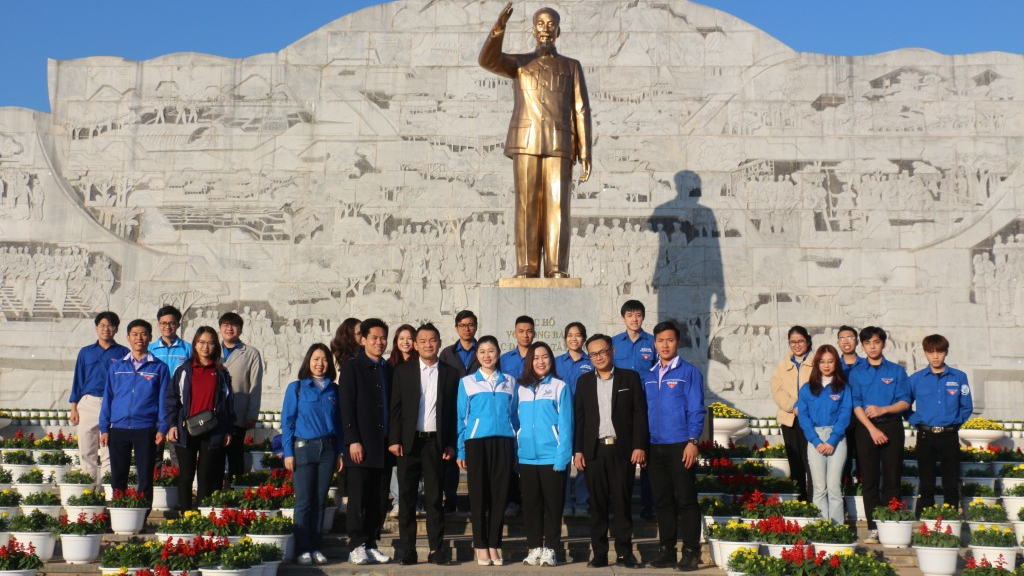 Tuổi trẻ Đại học Quốc gia Hà Nội trải nghiệm hành trình về nguồn