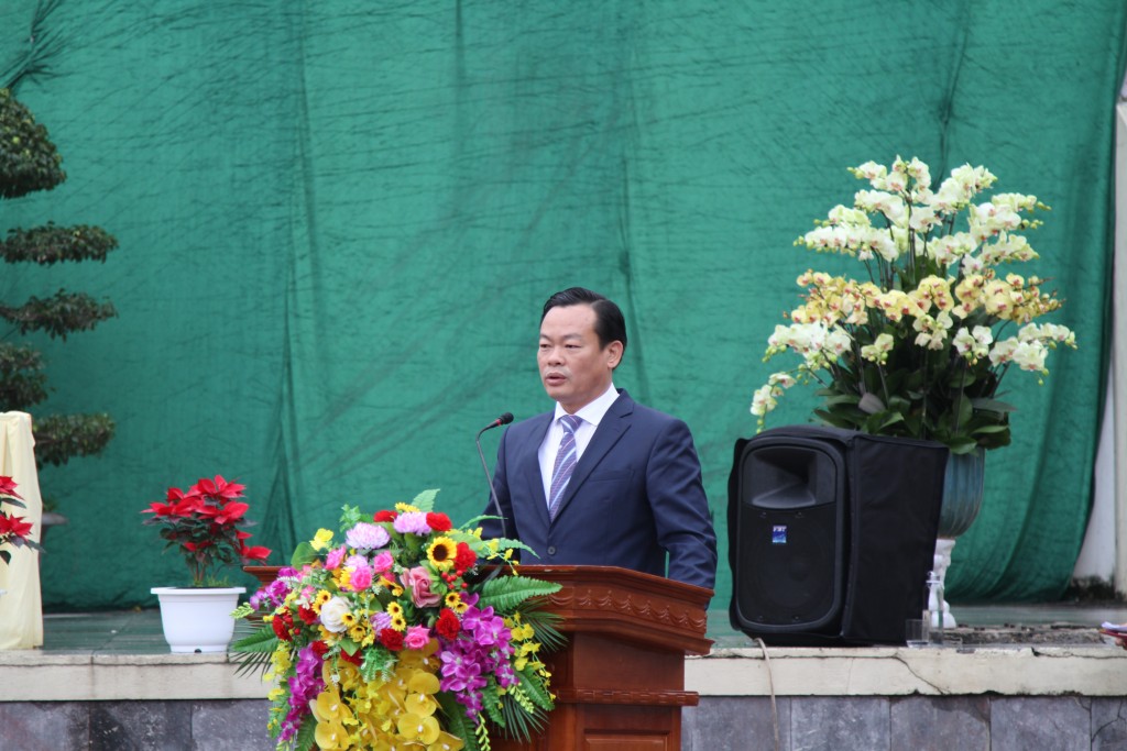 Ông Bùi Tuấn Anh, Chủ tịch UBND quận, Chủ tịch HĐNV quân sự quận Cầu Giấy phát biểu tại buổi lễ
