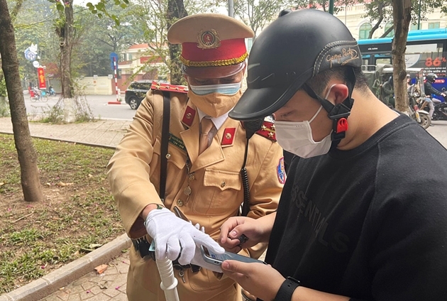 Nộp phạt vi phạm giao thông online: Lợi cả đôi đường Nộp phạt vi phạm giao thông online: Lợi cả đôi đường