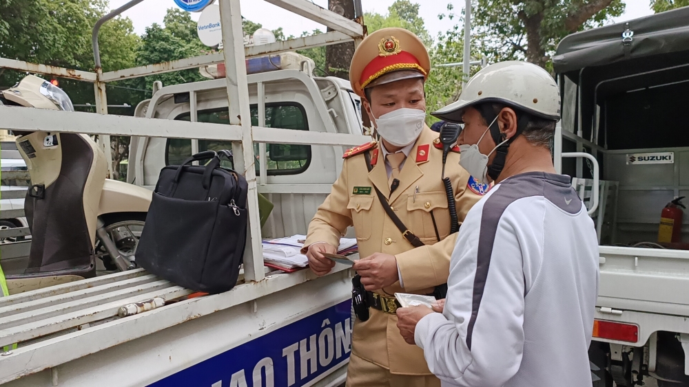 Một ngày đảm bảo trật tự đô thị, xử lý vi phạm nồng độ cồn ở phường điểm Điện Biên