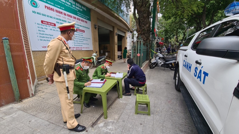 Một ngày đảm bảo trật tự đô thị, xử lý vi phạm nồng độ cồn ở phường điểm Điện Biên