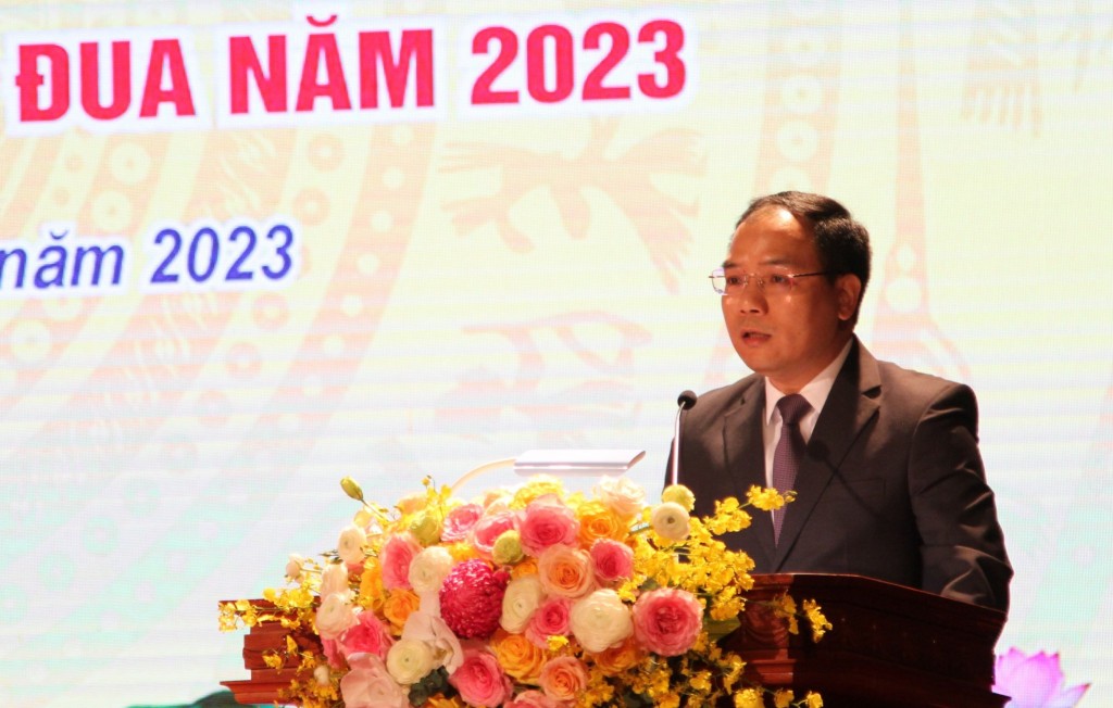 Ông Tống Xuân Duy, Chủ tịch UBND phường Dịch Vọng Hậu phát biểu hưởng ứng phong trào thi đua năm 2023