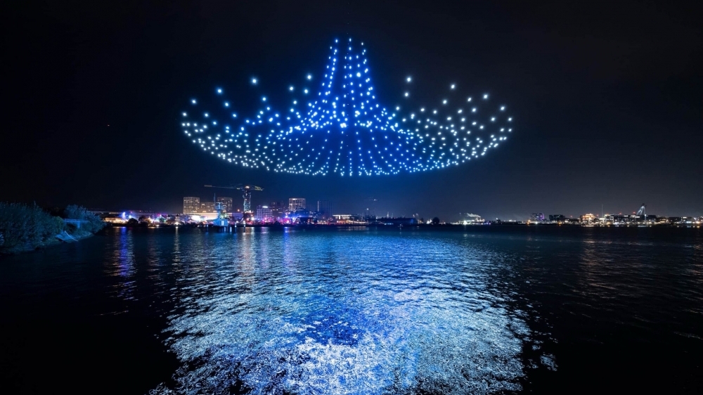 Hà Nội sẽ lập kỷ lục trình diễn ánh sáng nghệ thuật bằng thiết bị drone ở Hồ Tây