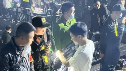 Hà Nội: Bắt 32 dân chơi dương tính ma tuý ở quán bar trên phố Cổ