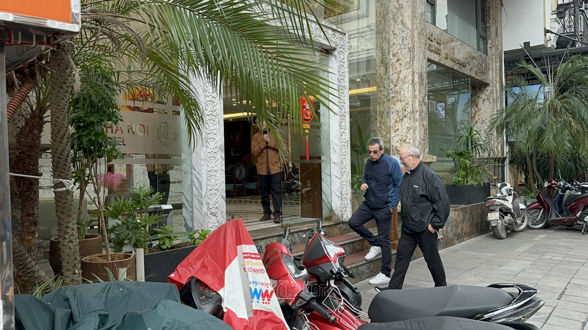 Rex Hà Nội Hotel nườm nượp đón khách bất chấp bị đình chỉ hoạt động