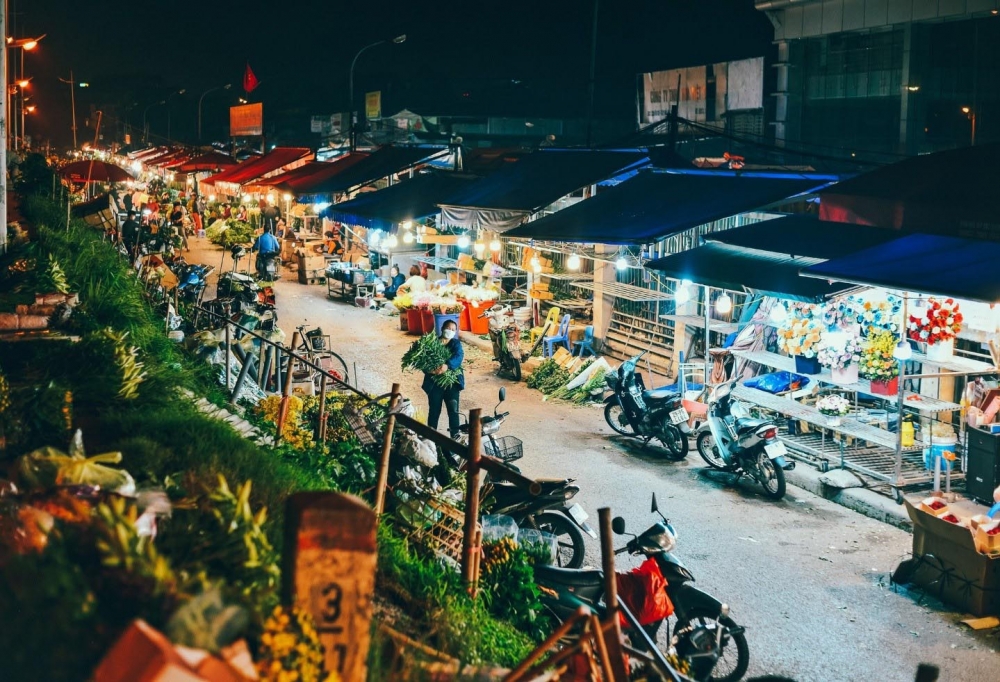 Chợ hoa Quảng Bá - Tây Hồ (ảnh SGTT)