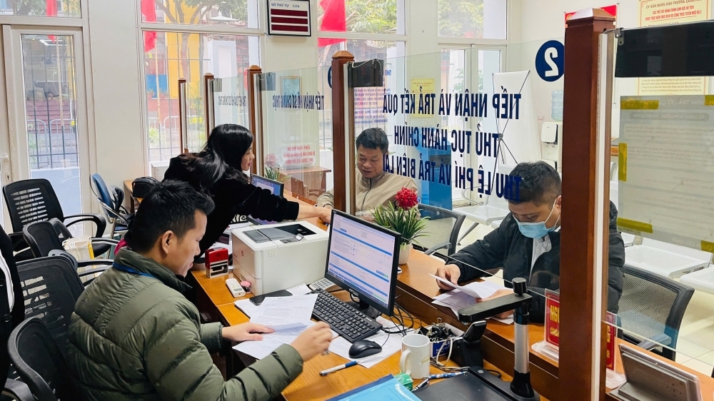 Công sở ở Hà Nội: Không còn chuyện "còn mùng là còn Tết"