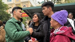 Thanh niên Tây Hồ tạm gác việc học viết đơn xin lên đường bảo vệ Tổ quốc