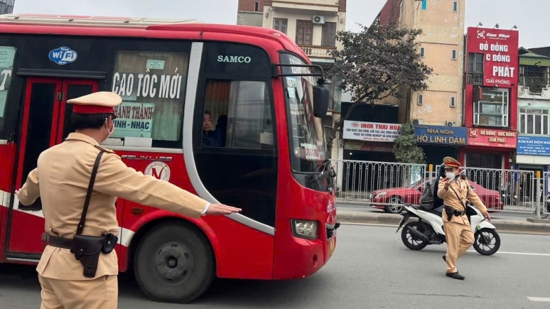 Hà Nội ra quân xử lý xe khách vi phạm tại tuyến cửa ngõ, vành đai