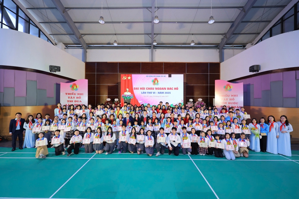  135 thiếu nhi tiêu biểu quận Tây Hồ và giáo viên, tổng phụ trách Đội