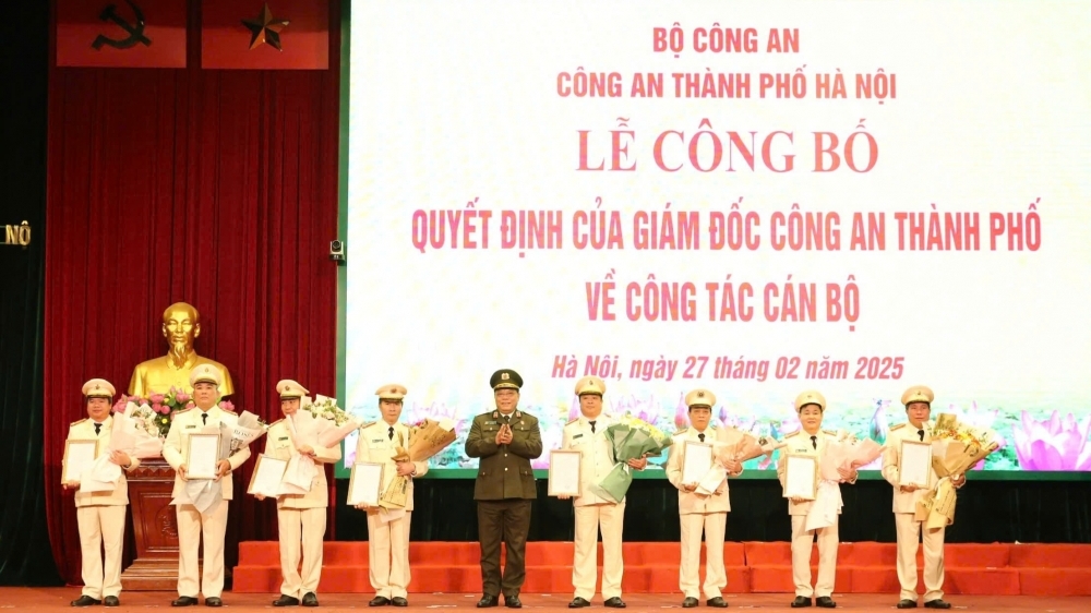 Công an Hà Nội công bố quyết định nghỉ hưu với 23 lãnh đạo, chỉ huy