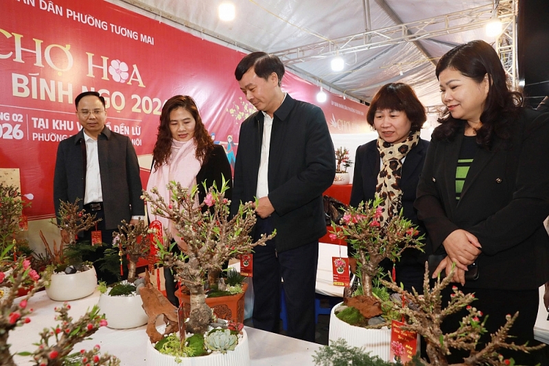 ‘Văn minh - an toàn - xanh sạch’ ở chợ hoa xuân phường Tương Mai