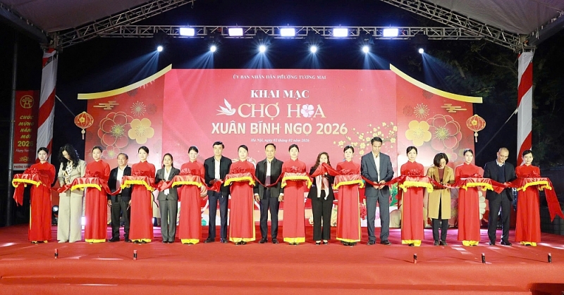 ‘Văn minh - an toàn - xanh sạch’ ở chợ hoa xuân phường Tương Mai