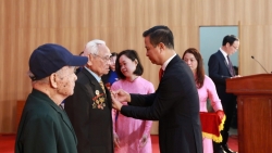 Hoàng Mai: 83 đảng viên nhận Huy hiệu Đảng - tiếp nối mạch nguồn cống hiến