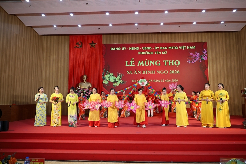 Tiết mục văn nghệ tại buổi lễ tạo không khí sôi nổi