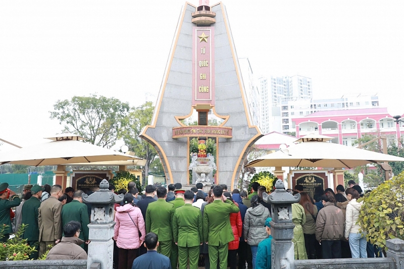 Không khí trang nghiêm trong buổi lễ