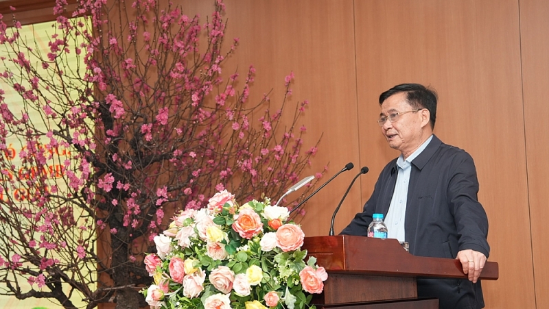 Phó Chủ tịch UBND phường Cầu Giấy Lương Mậu Hùng phát biểu tại hội nghị