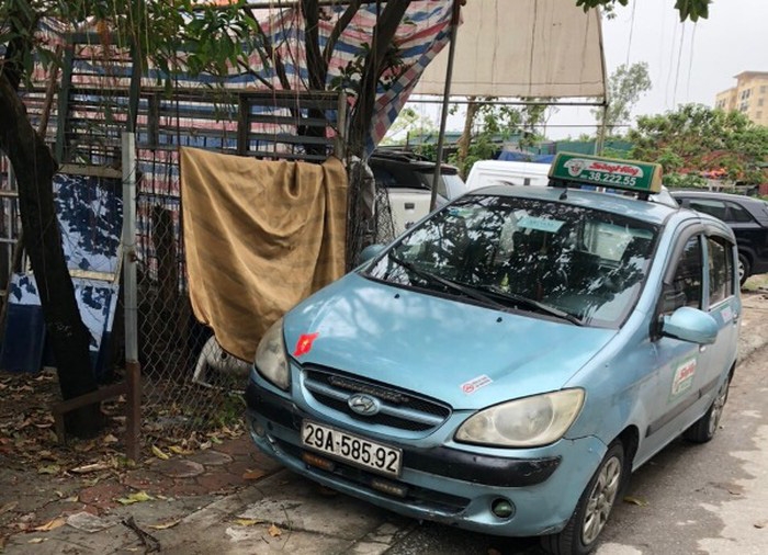 tai xe taxi dam chet nguoi o ha noi keo le nan nhan duoi duong roi bo tron