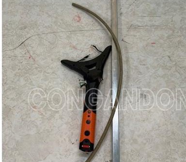 chu quan tra tan nu nhan vien vi khong kich duc chieu khach