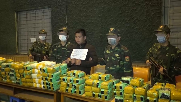 [Video] Tóm gọn 246kg ma túy đá trên đường từ Việt Nam sang Trung Quốc tiêu thụ
