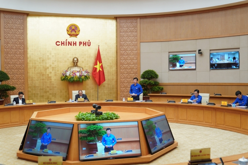 Thủ tướng Chính phủ Nguyễn Xuân Phúc: Màu áo xanh thanh niên là tấm gương quý để ngăn ngừa dịch bệnh