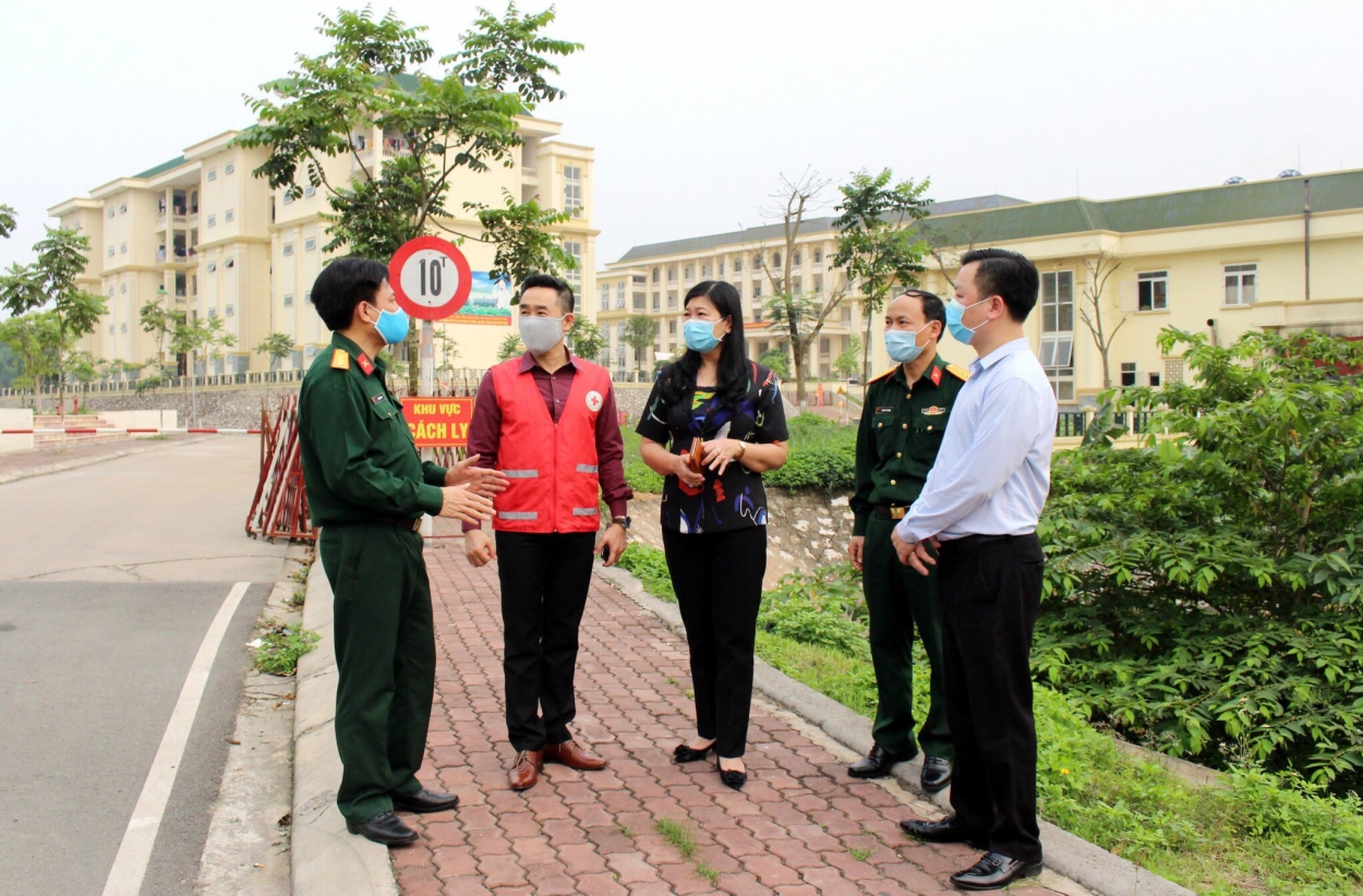 mttq viet nam tp ha noi ho tro dong vien can bo chien si truong quan su bo tu lenh thu do