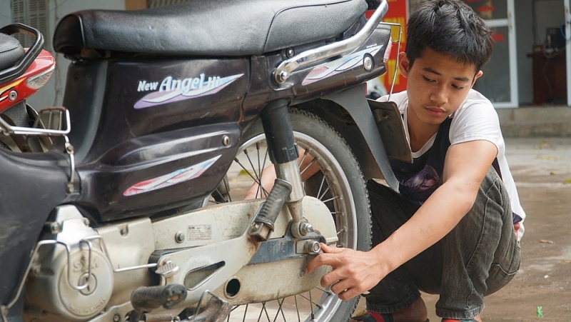 “Viên Kim Cương nhỏ” sớm được cuộc đời “mài giũa”