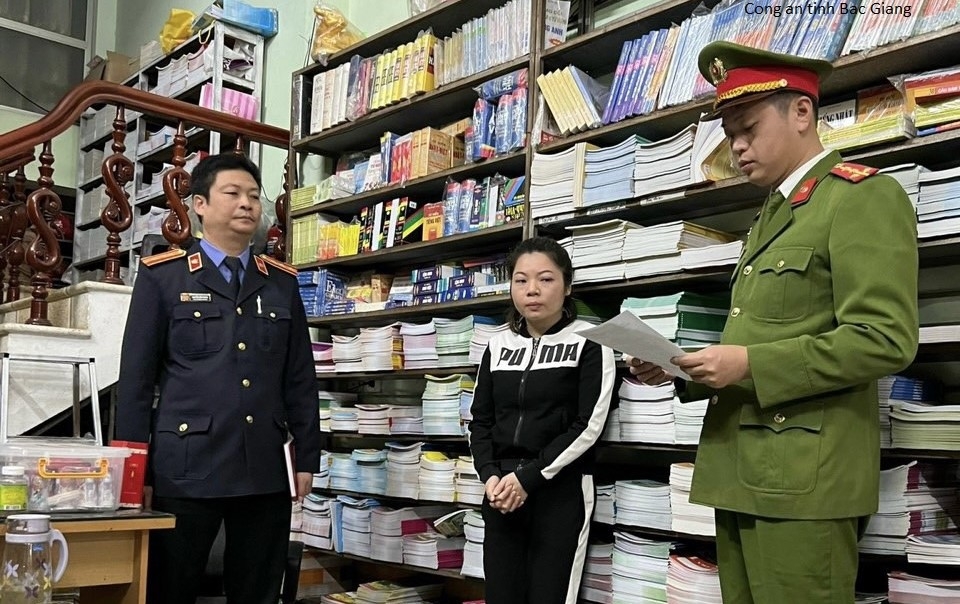 Bắc Giang: Khởi tố ba chủ nhà sách buôn bán hàng giả