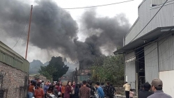 Không có người thiệt mạng trong đám cháy kho xưởng sản xuất thiết bị điện
