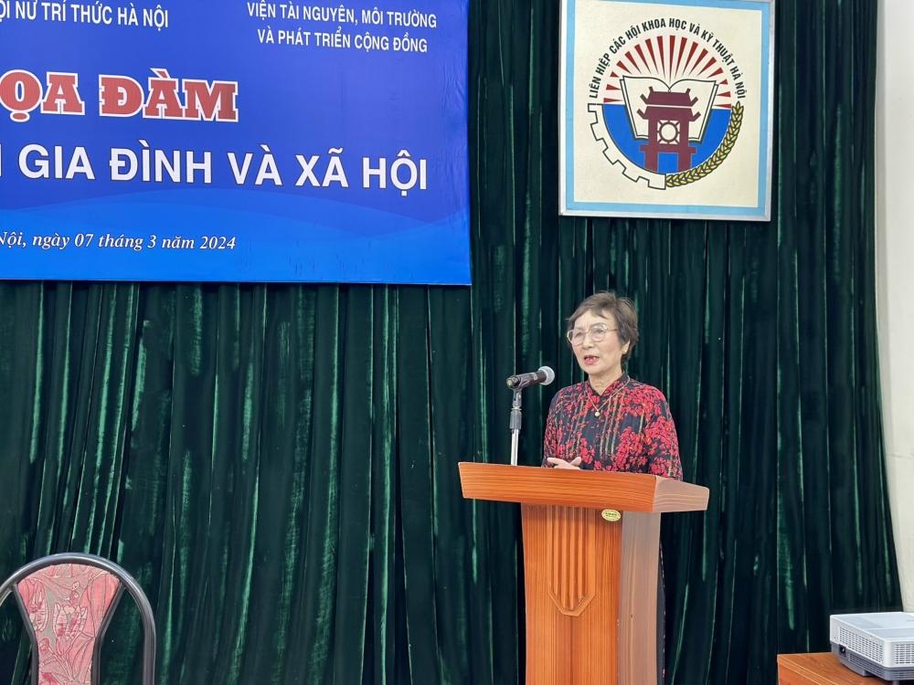 PGS.TS.Bùi Thị An, Chủ tịch Hội Nữ trí thức Hà Nội khai mạc buổi toạ đàm