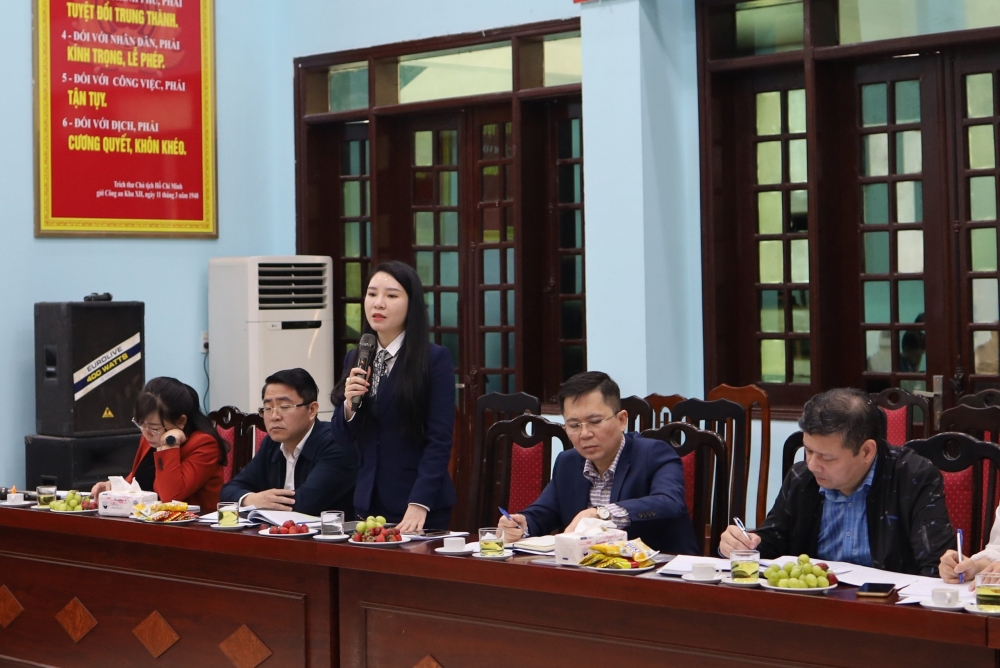 Phó Chủ tịch UBND Quận Bùi Thị Lan Phương phát biểu tại hội nghị