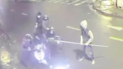 Hà Đông: Nhóm thiếu niên cầm dao phóng lợn chặn đường cướp tài sản lúc nửa đêm