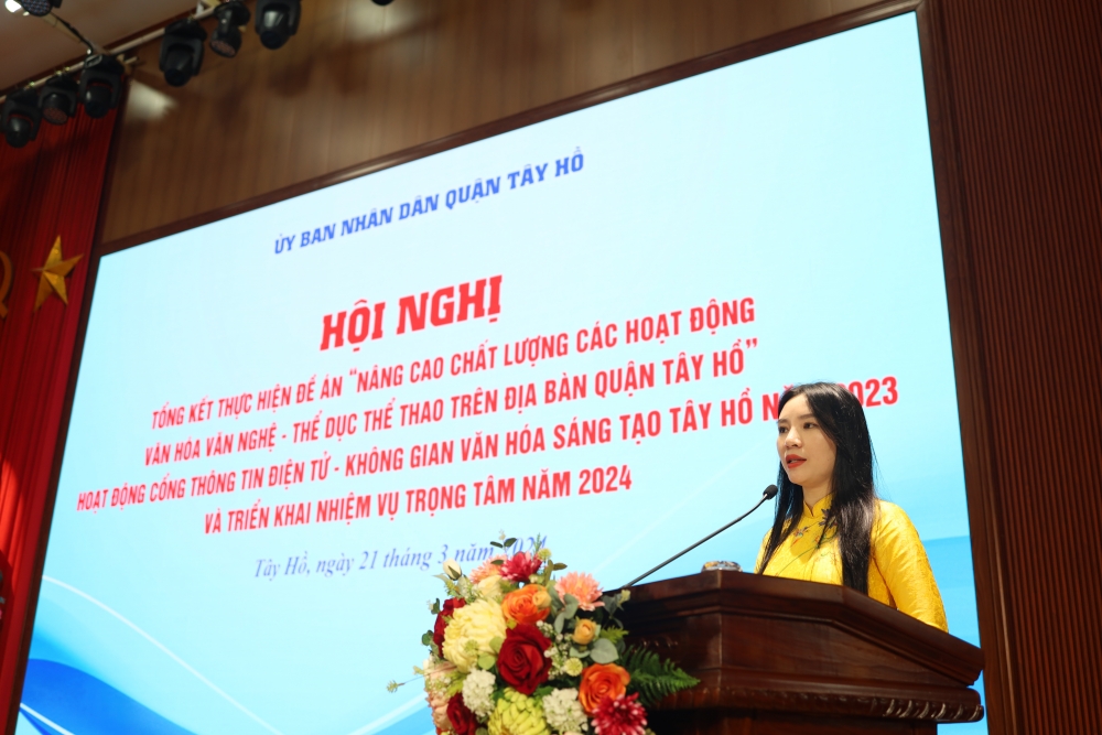 Bà Bùi Thị Lan Phương, Phó Chủ tịch UBND tỉnh phát biểu chỉ đạo tại hội nghị