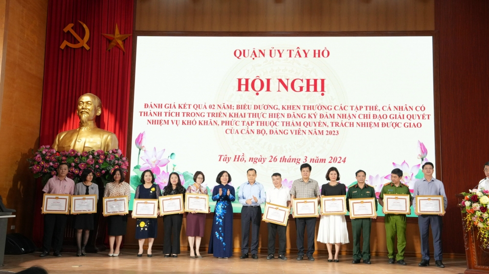 Tây Hồ: Tiếp tục đảm nhiệm việc khó để hoàn thành xuất sắc mọi nhiệm vụ được giao