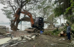 Tháo dỡ hơn 1.000m2 khu vực lấn chiếm quanh ao Thuỷ Sứ